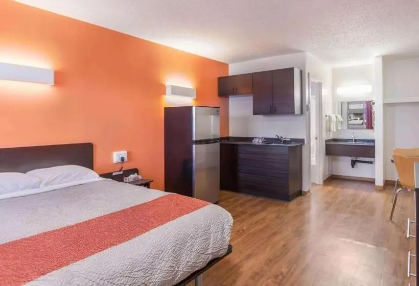 クイーンベッドのデラックスルーム, Motel Bo Camrose, Ab