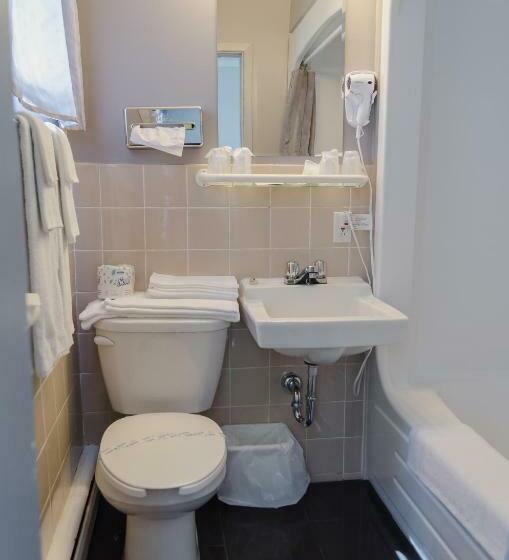 غرفه قياسيه سريرين مزدوجين, Motel Cartier