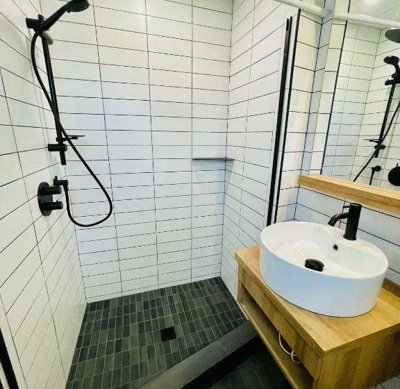 Quarto Estandar, Motel Cartier