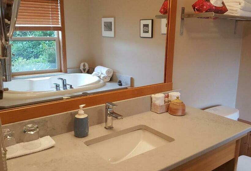 キングサイズベッドのスイートルーム, Reef Point Oceanfront Bed And Breakfast