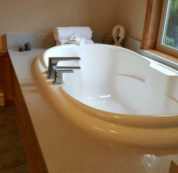 带大床的套房, Reef Point Oceanfront Bed And Breakfast