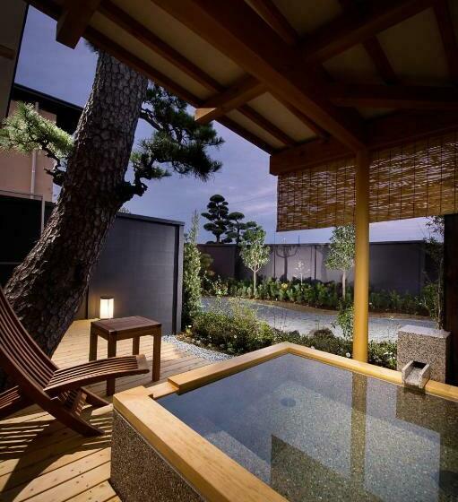 غرفة قياسية مطلّة علي الحديقة, Migiwaya