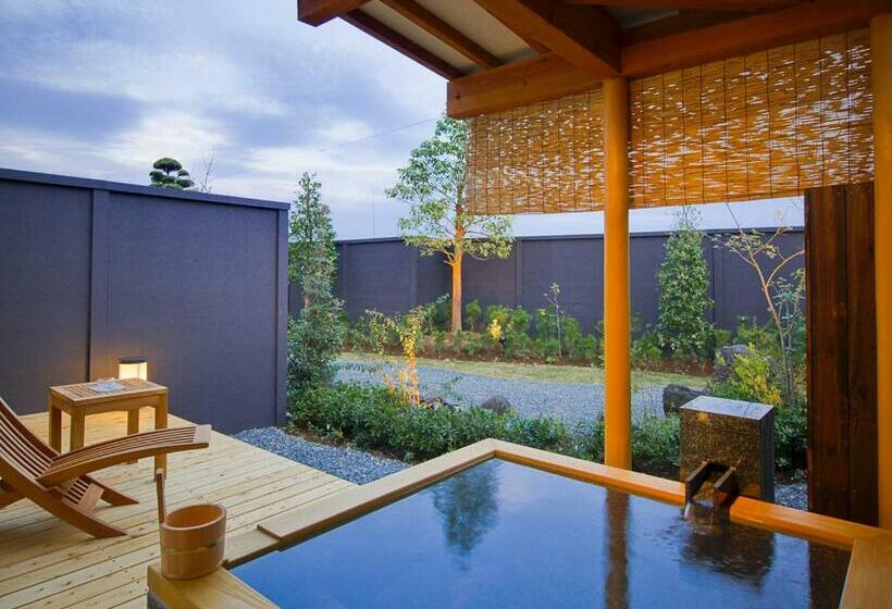 غرفة قياسية مطلّة علي الحديقة, Migiwaya