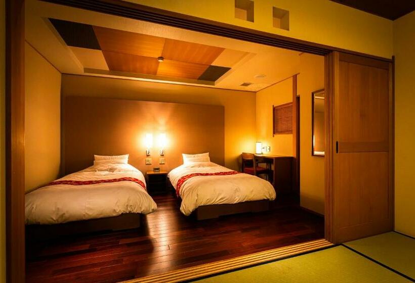 غرفة قياسية مطلّة علي البحر, Migiwaya