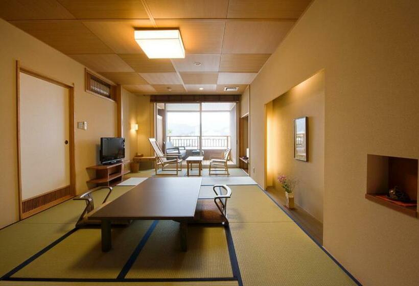 غرفة قياسية مطلّة علي البحر, Migiwaya