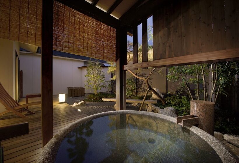 غرفة قياسية مطلّة علي الحديقة, Migiwaya