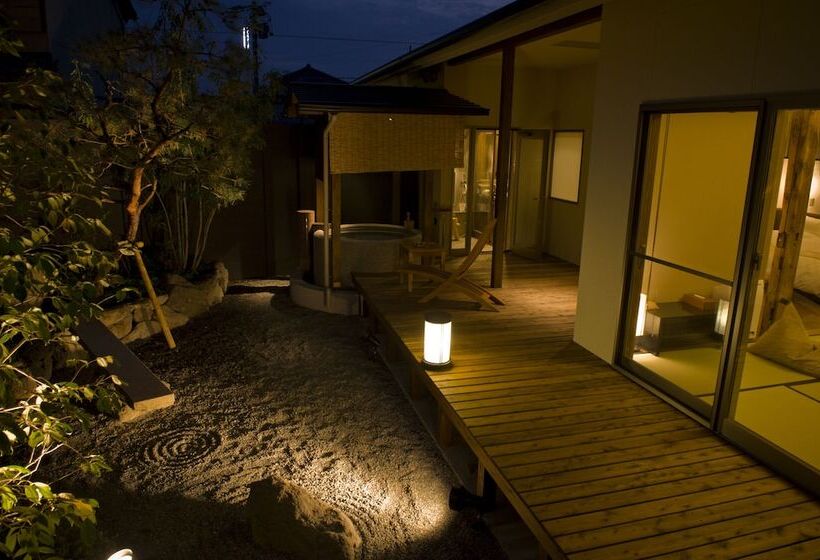 غرفة قياسية مطلّة علي الحديقة, Migiwaya