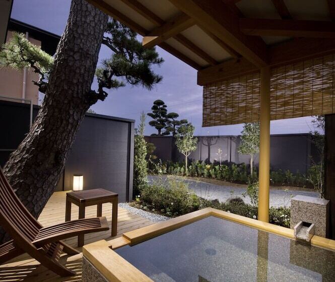 غرفة قياسية مطلّة علي الحديقة, Migiwaya