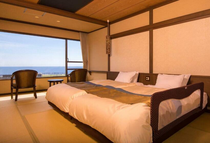 غرفة قياسية مطلّة علي البحر, Umiusagi