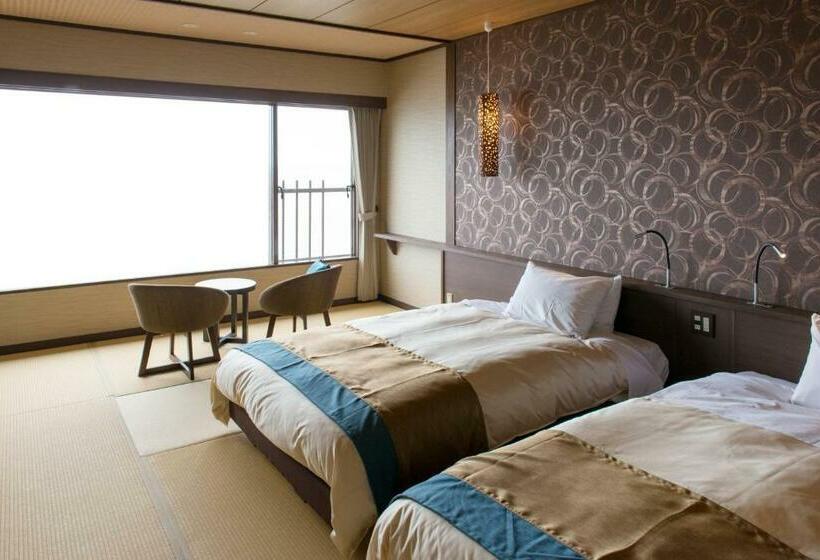 غرفة قياسية مطلّة علي البحر, Umiusagi