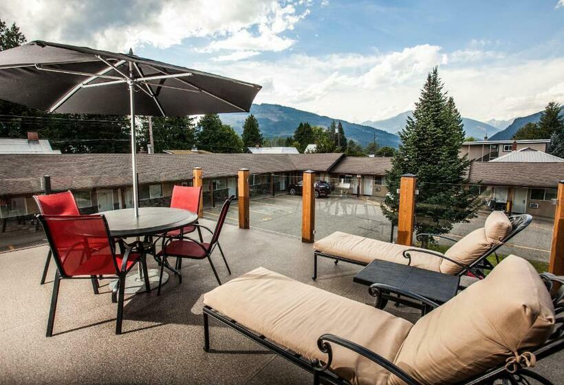 اتاق استاندارد با تخت بزرگ, Swiss Chalet Motel