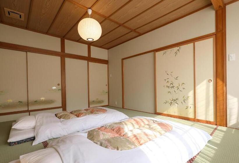 غرفة عائلية, Tsukasaya Ryokan