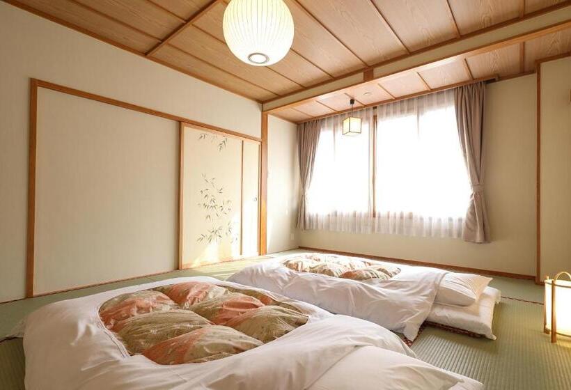 غرفة عائلية, Tsukasaya Ryokan