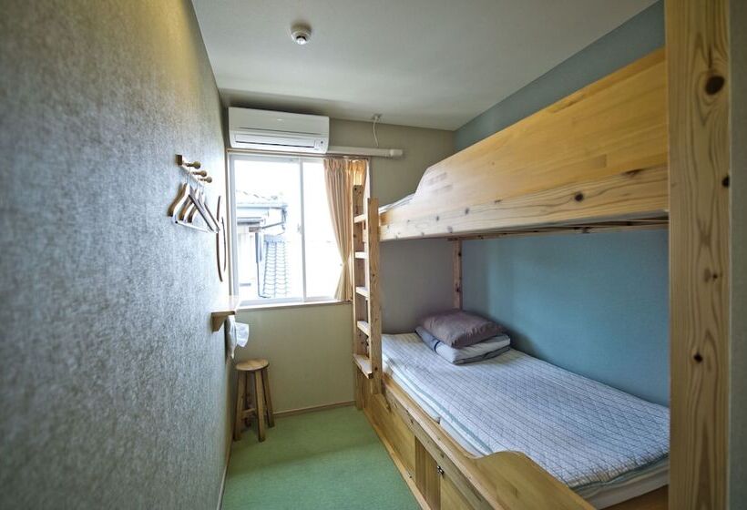 اتاق استاندارد با سرویس بهداشتی مشترک, Aso Base Backpackers