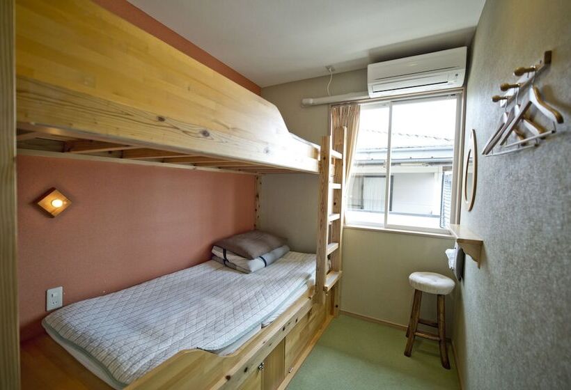 اتاق استاندارد با سرویس بهداشتی مشترک, Aso Base Backpackers