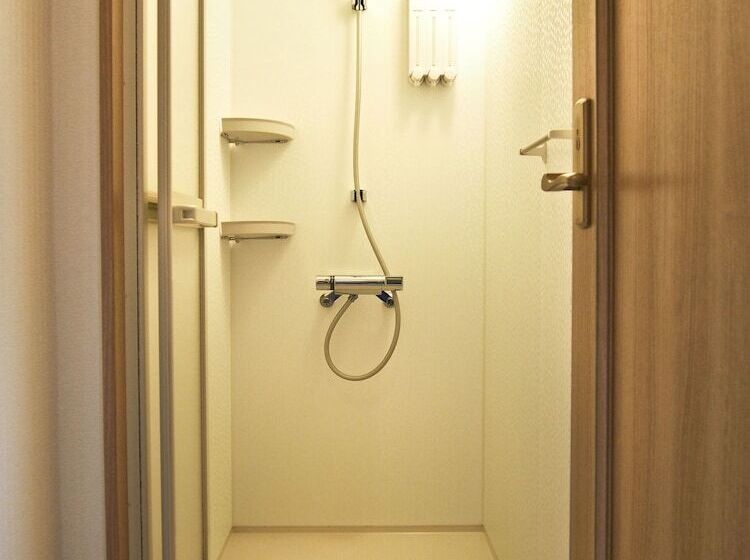 اتاق استاندارد با سرویس بهداشتی مشترک, Aso Base Backpackers