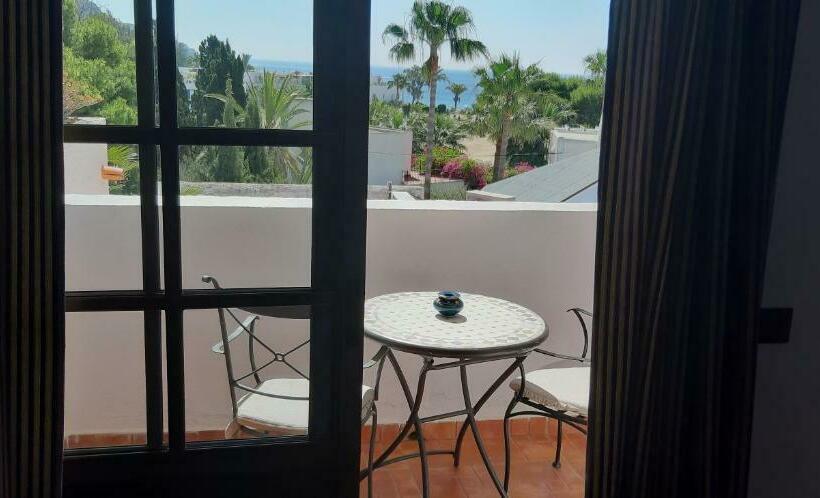 غرفة قياسية مطلّة علي البحر, Family Agua Amarga