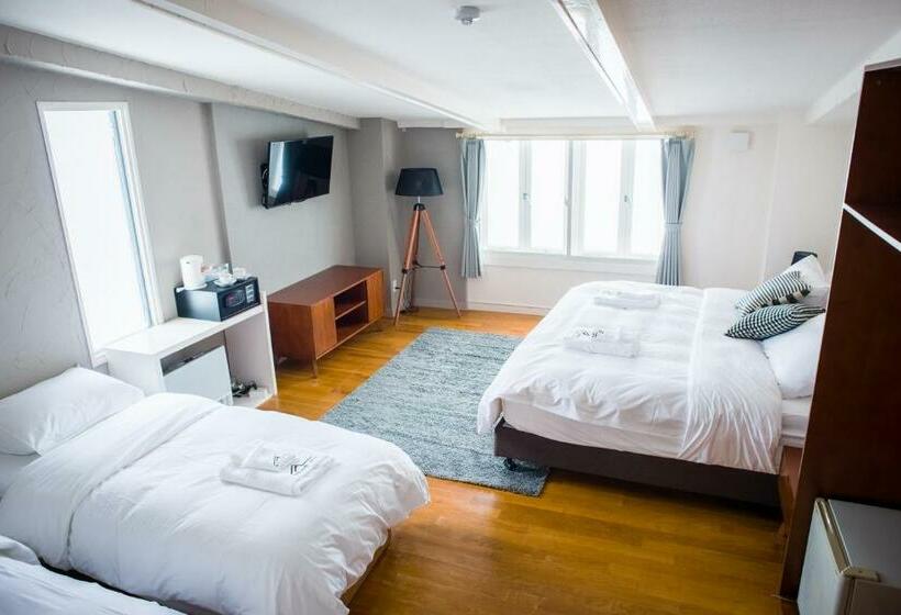 غرفة عائلية, Active Life Madarao