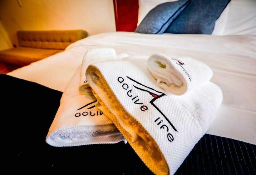 غرفة عائلية, Active Life Madarao