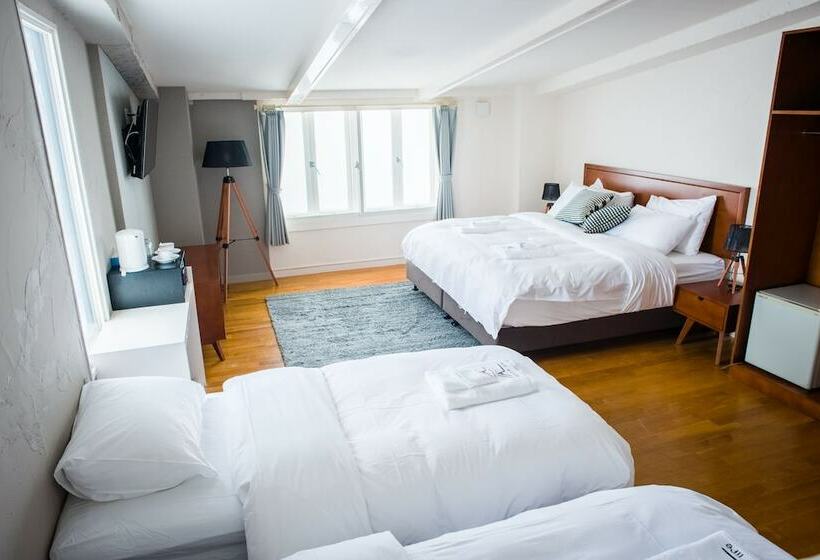 غرفة عائلية, Active Life Madarao