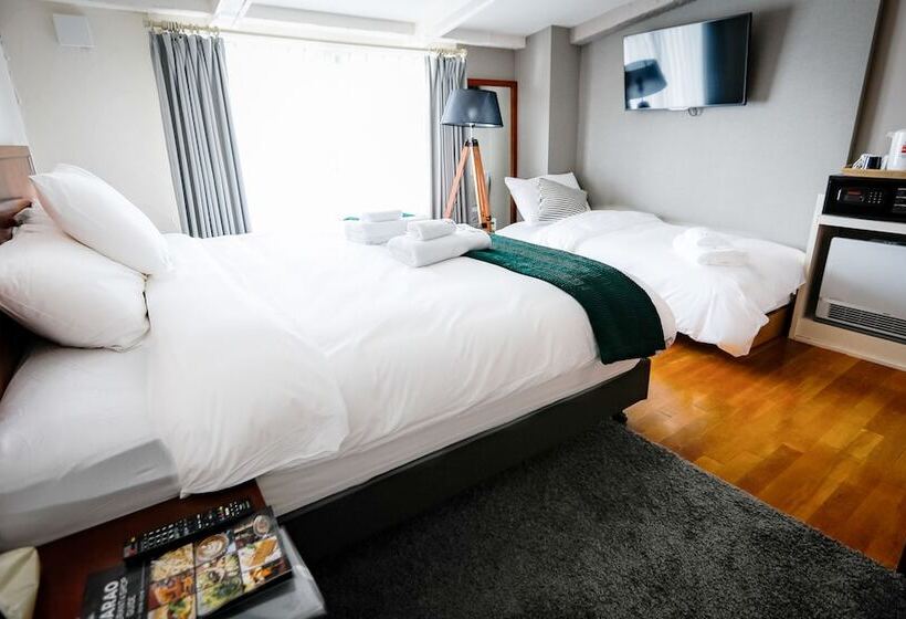 غرفة ديلوكس, Active Life Madarao