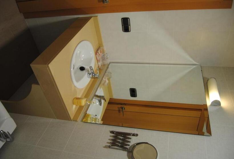 דירת חדר, Albanta