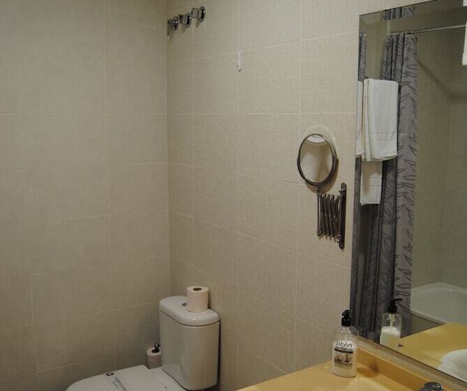 חדר סטנדרט לשלושה, Albanta