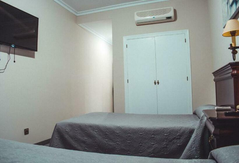 غرفة قياسية, La Morona