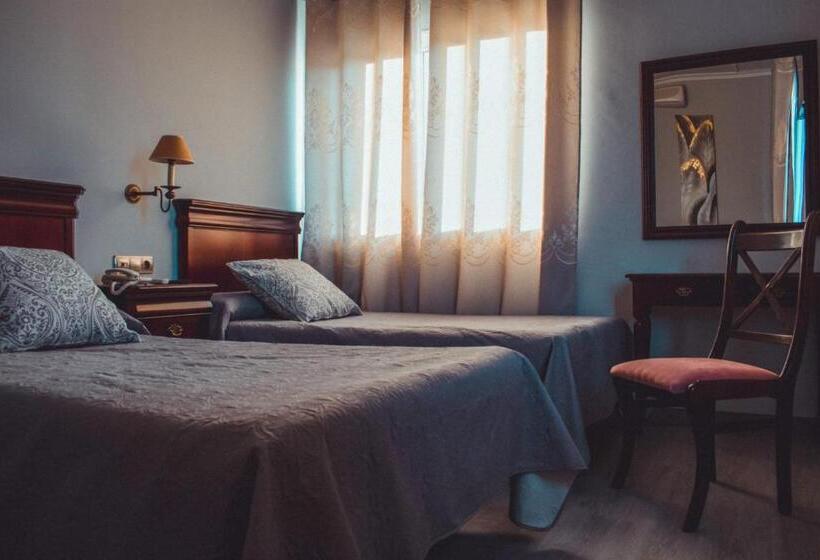 غرفة قياسية ثلاثية, La Morona