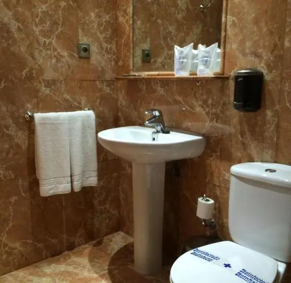Standard Kolmen Hengen Huone, La Morona