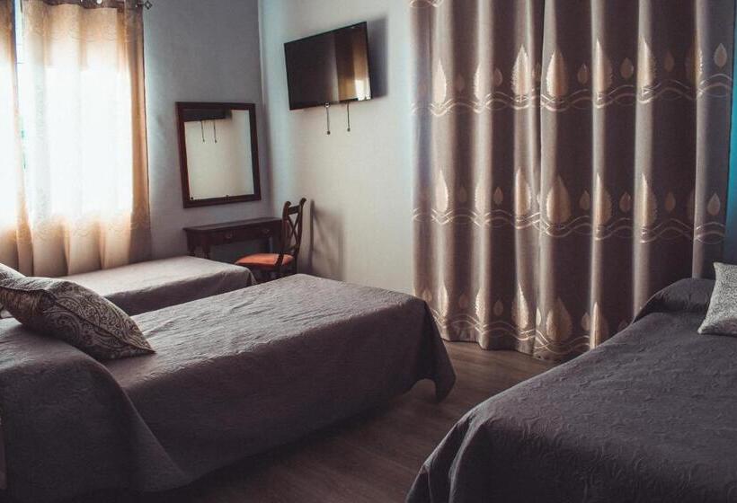 غرفة قياسية ثلاثية, La Morona