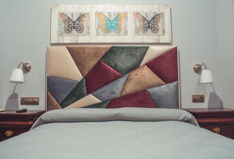 غرفة قياسية, La Morona