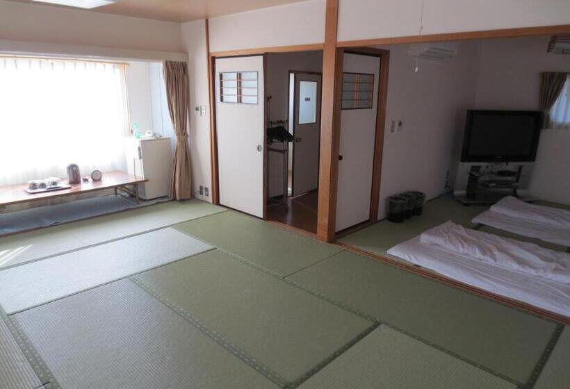 غرفة عائلية, Minatoya