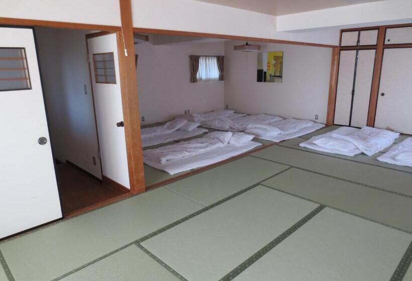 غرفة عائلية, Minatoya