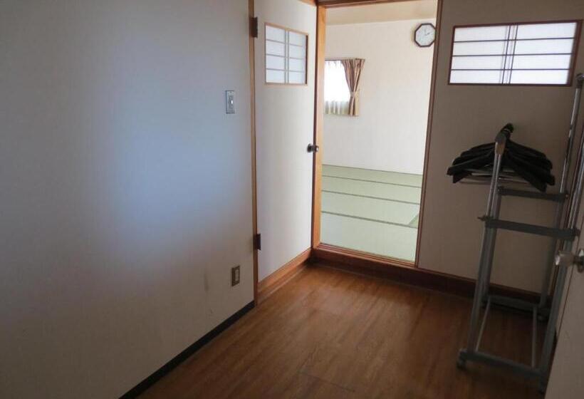 غرفة عائلية, Minatoya