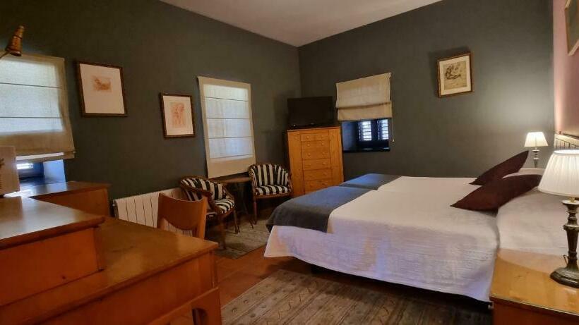 اتاق استاندارد با چشم‌انداز باغ, Sara De Ur