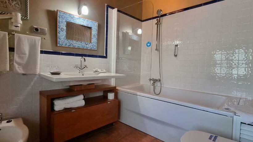 سوییت لوکس, Sara De Ur