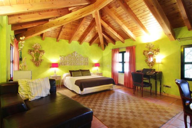 سوییت لوکس, Sara De Ur