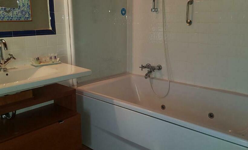 سوییت لوکس, Sara De Ur