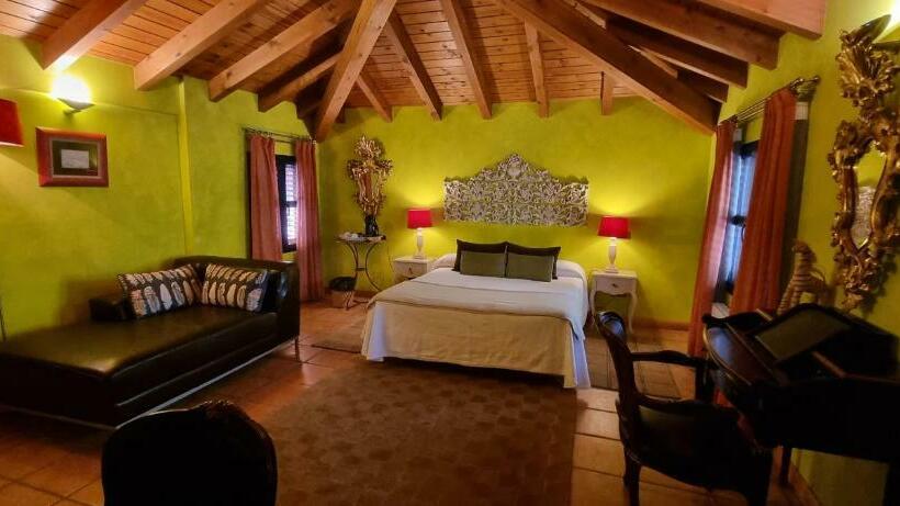 سوییت لوکس, Sara De Ur