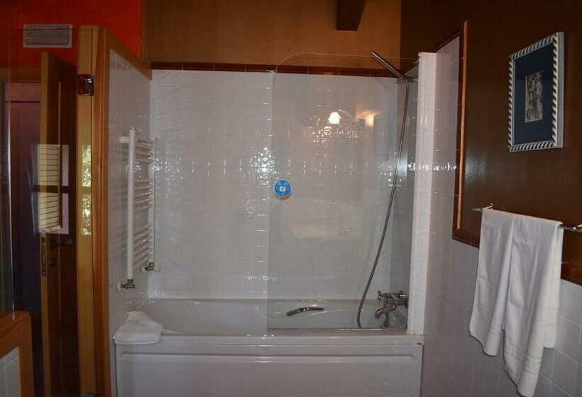 اتاق استاندارد با وان آب گرم, Sara De Ur