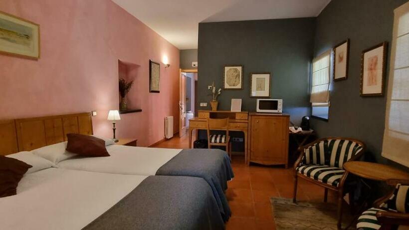 اتاق استاندارد با چشم‌انداز باغ, Sara De Ur