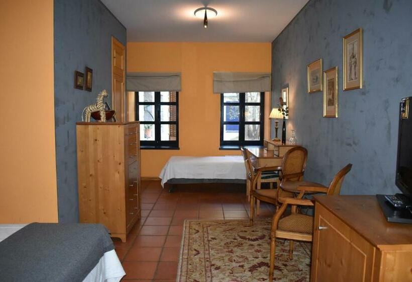 اتاق استاندارد چهار تخته, Sara De Ur