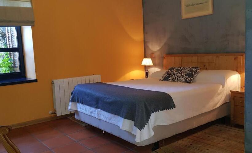 اتاق استاندارد چهار تخته, Sara De Ur