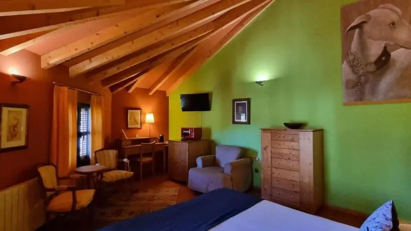 Habitació Triple Estàndard, Sara De Ur