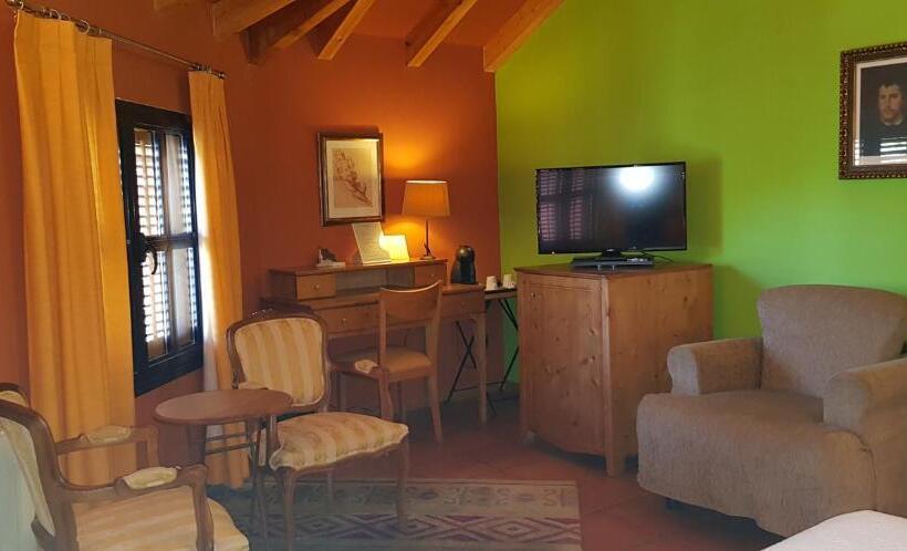 اتاق استاندارد سه نفره, Sara De Ur