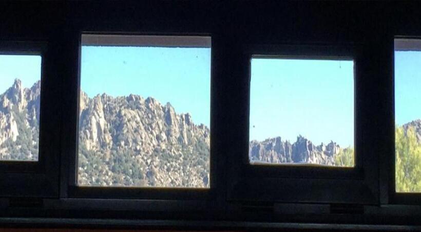 سوییت دوبلکس, Sara De Ur