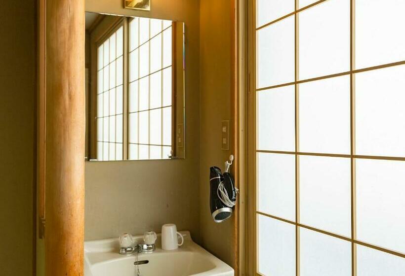 غرفة قياسية مطلة على الجبل, Shirakaba