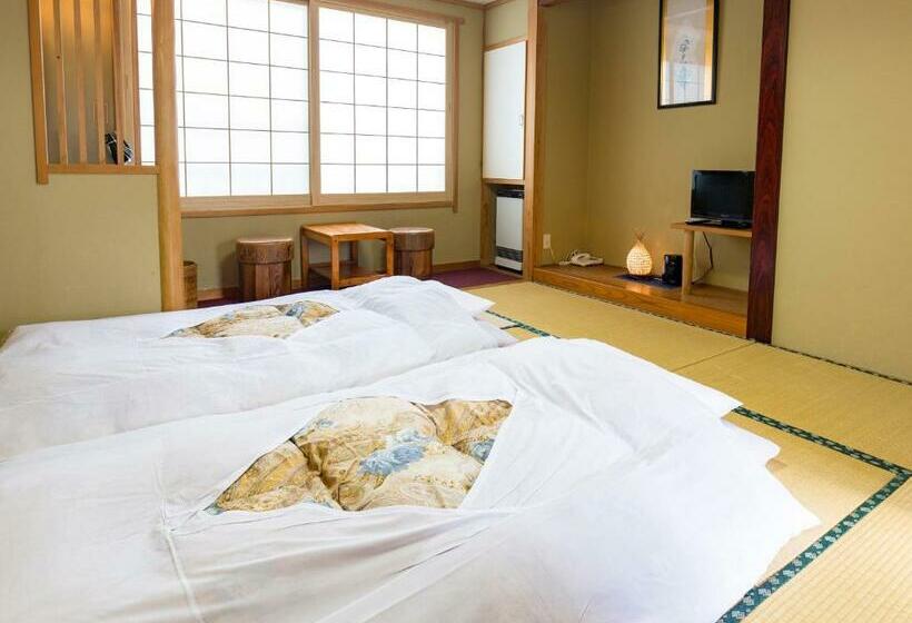 غرفة قياسية مطلة على الجبل, Shirakaba