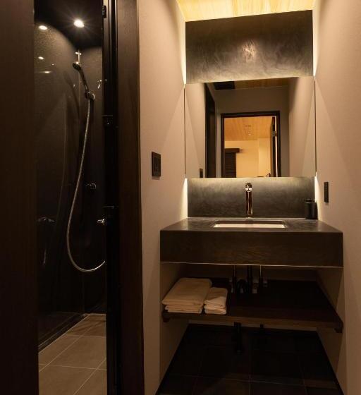 غرفة قياسية مطلة على الجبل, Shirakaba